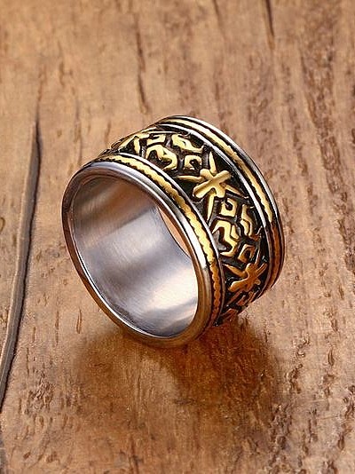 Exquisito anillo de hombre de titanio con forma geométrica chapado en oro