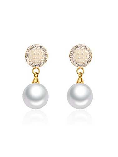Elegantes aretes colgantes de titanio con perlas artificiales de forma redonda