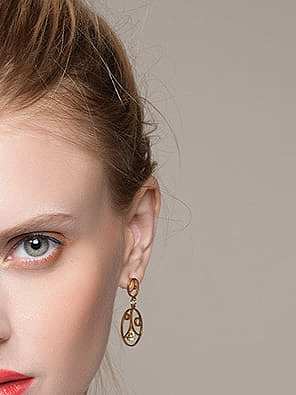 Vergoldete Zirkon-Ohrringe in Form einer Persönlichkeitsmaske