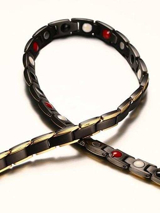 Zarte Titan-Halskette mit schwarzem Gun Plated Magnet
