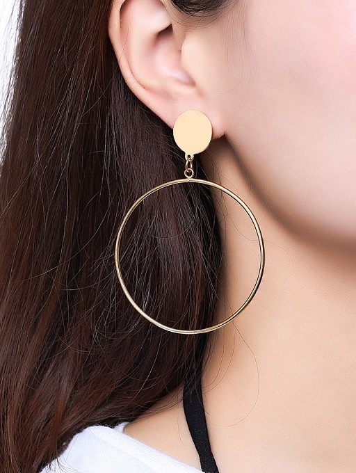 Boucles d'oreilles à la mode en forme de gros rond plaqué or