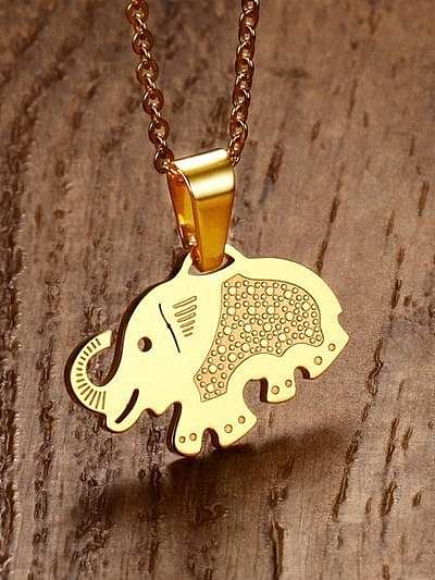 Joli pendentif en titane en forme d'éléphant plaqué or