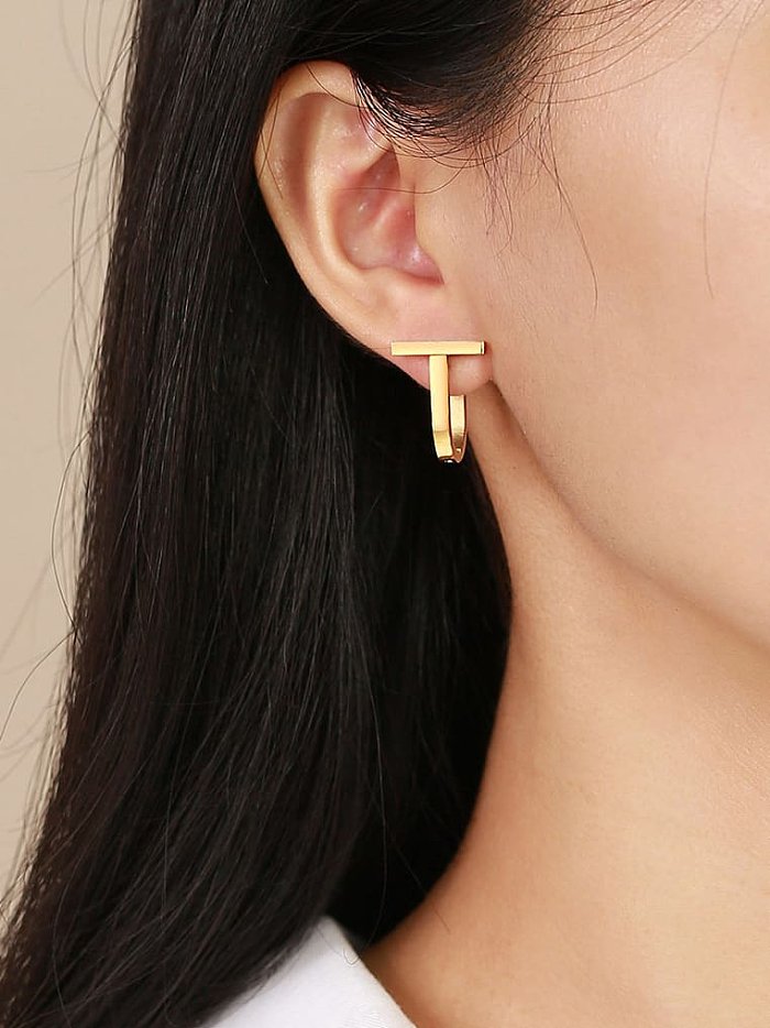 Boucle d'oreille Huggie minimaliste irrégulière en acier inoxydable