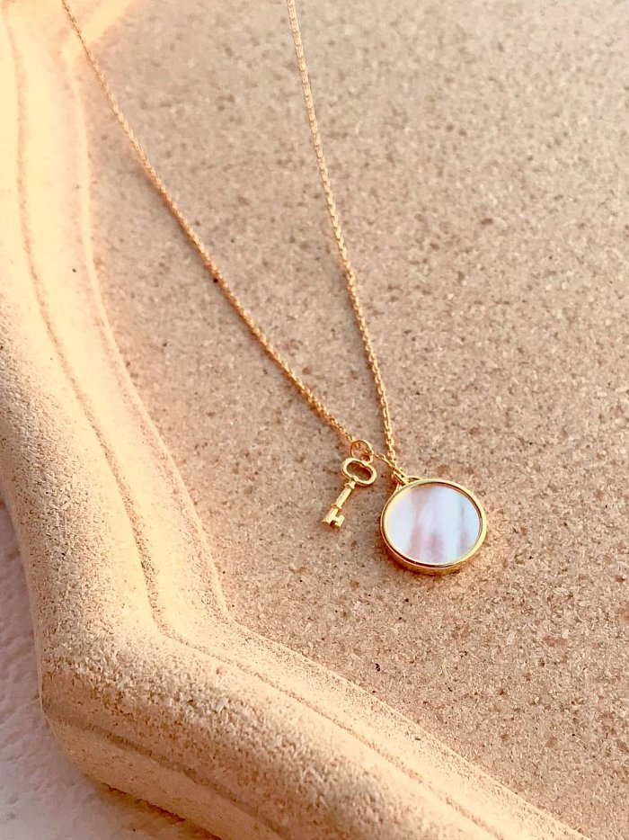 Copper Shell White Round Necklace