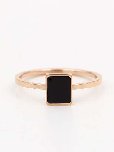 Geometrischer minimalistischer Ring aus Titan-Emaille