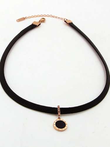 Minimalistische Halskette aus Titan mit Strass und Leder