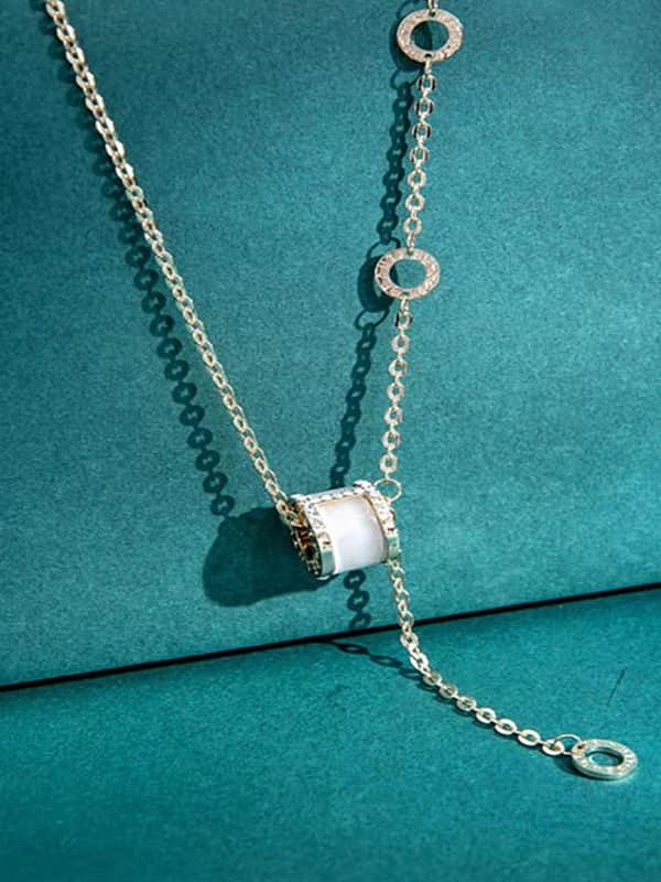 Collar de borla minimalista con medallón de diamantes de imitación de acero titanio