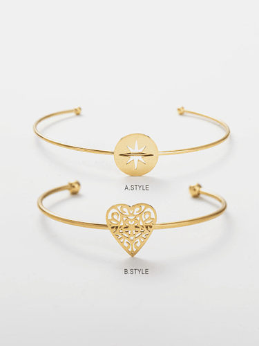 Brazalete minimalista con corazón de acero de titanio