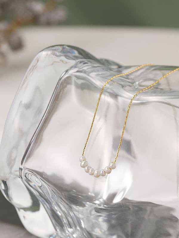 Geometrische zierliche Halskette aus Edelstahl mit Süßwasserperlen
