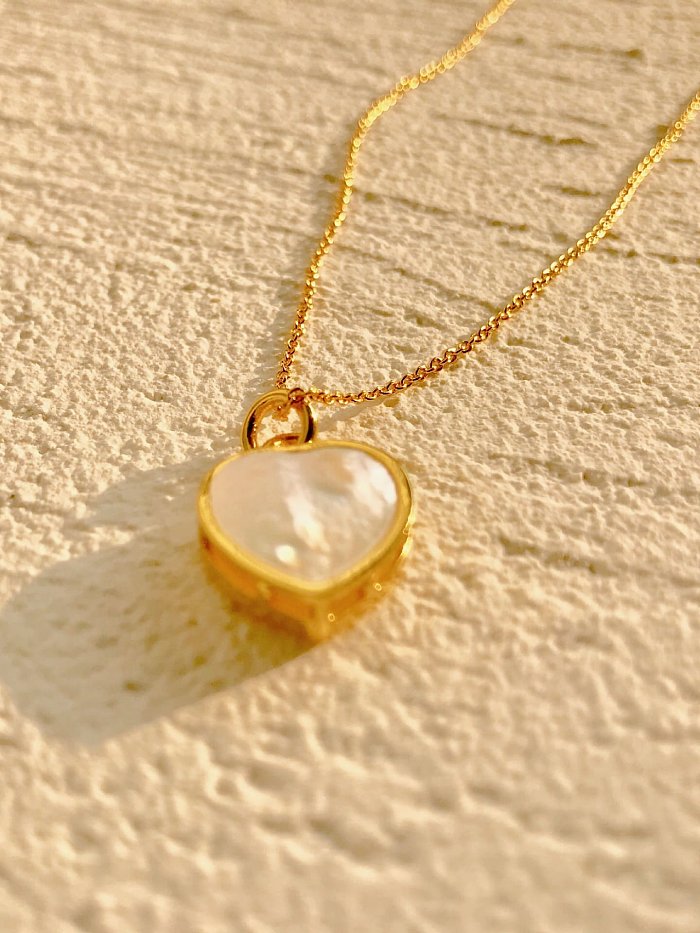 Copper Shell White Heart-shaped Necklace