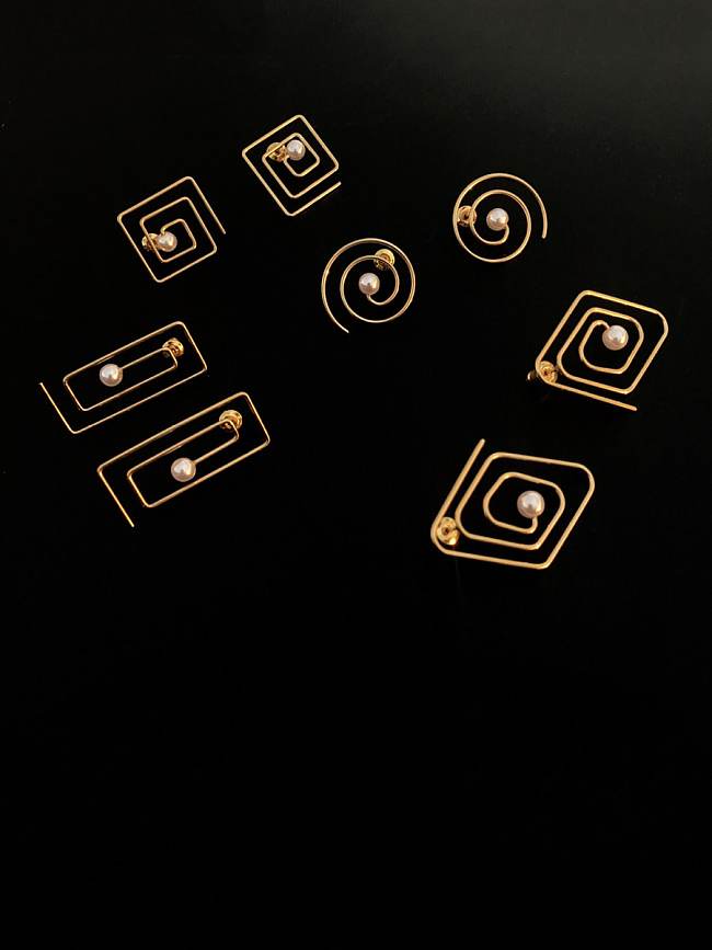 Geometrischer minimalistischer Ohrstecker aus Edelstahl imitiert perlweiß