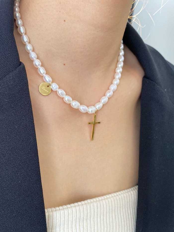 Collar religioso minimalista de perlas de imitación de titanio
