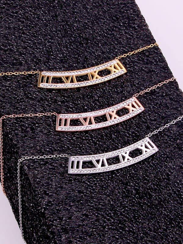 Collier Minimaliste Numéro Strass Titane