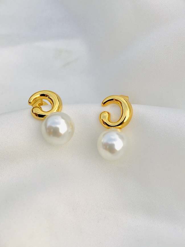 Copper Imitation Pearl White Round Minimalist Stud Earring