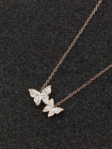 Collier papillon délicat en titane et zircon cubique