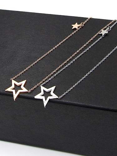 Collier pendentif minimaliste étoile creuse en titane