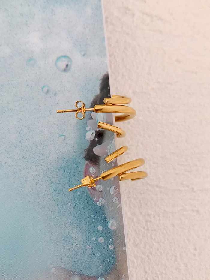 Unregelmäßiger minimalistischer Ohrstecker aus Titan