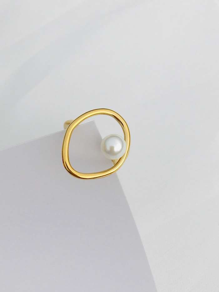 Anel de banda minimalista oval oval de imitação de cobre branco pérola