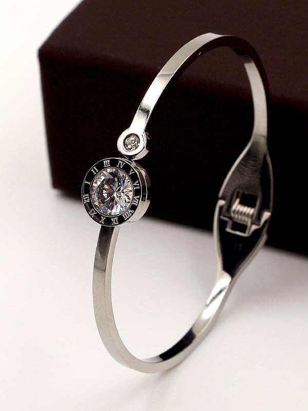 Bracelet de bande minimaliste avec numéro de pierre de verre en titane