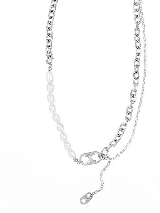 Collar de perlas geométricas envueltas individualmente con incrustaciones