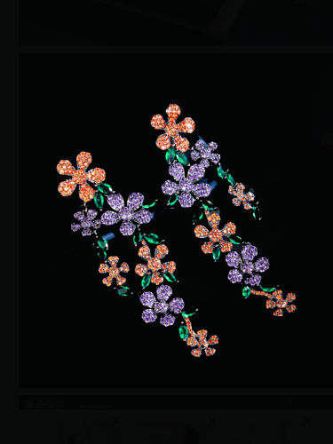 Arete de latón con zirconia cúbica, flor multicolor, racimo vintage
