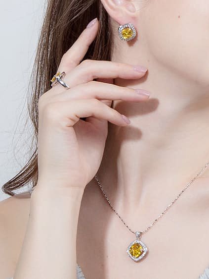 Minimalistischer quadratischer Ohrring und Halskette aus Messing mit Zirkonia