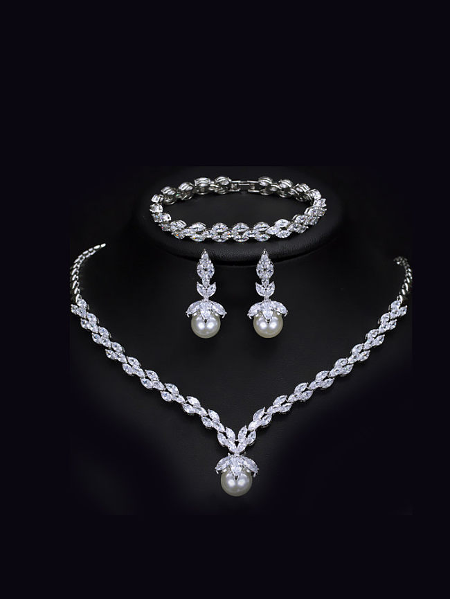 Conjunto de joias de três peças com conchas de zircões brilhantes