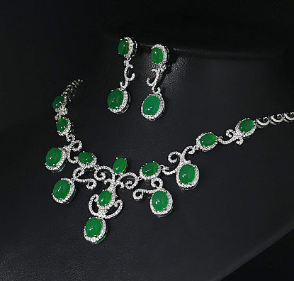 Conjunto de joyería de cuatro piezas de jade malayo