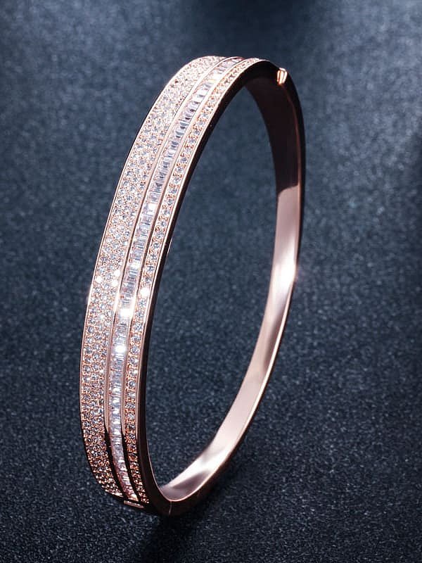 Bracelet jonc géométrique de luxe en laiton et zircon cubique
