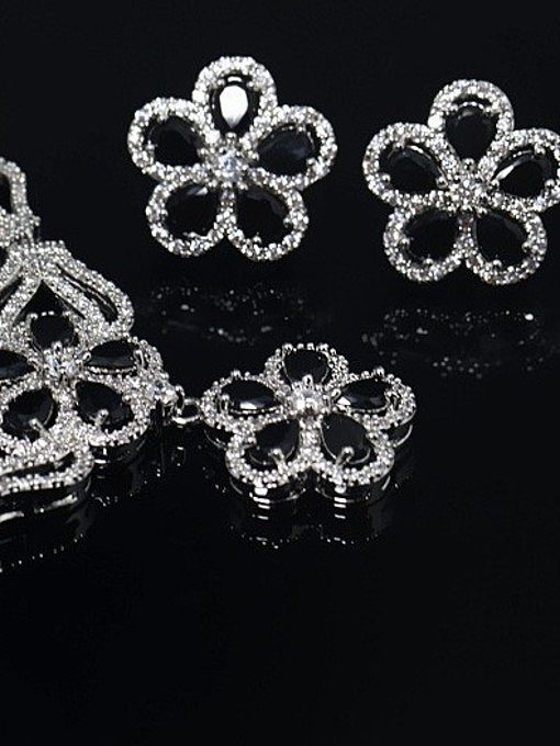 Ensemble de Bijoux Deux Pièces en Zircon en Forme de Fleur