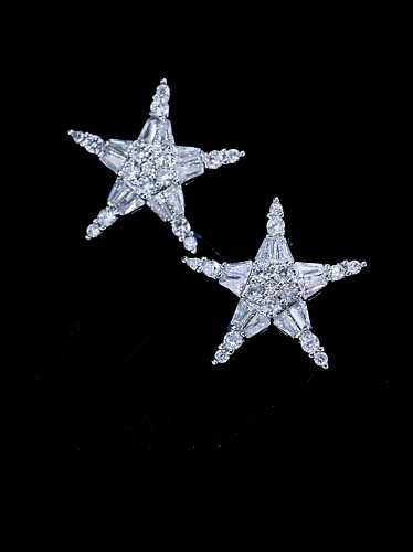 Aretes delicados de latón con circonita cúbica y estrella