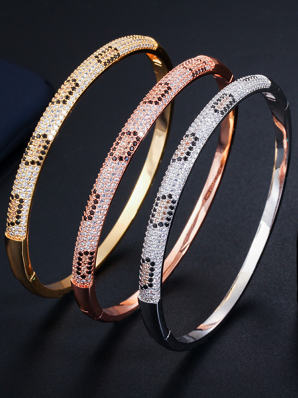 Bracelets ronds de luxe en cuivre avec zircon cubique