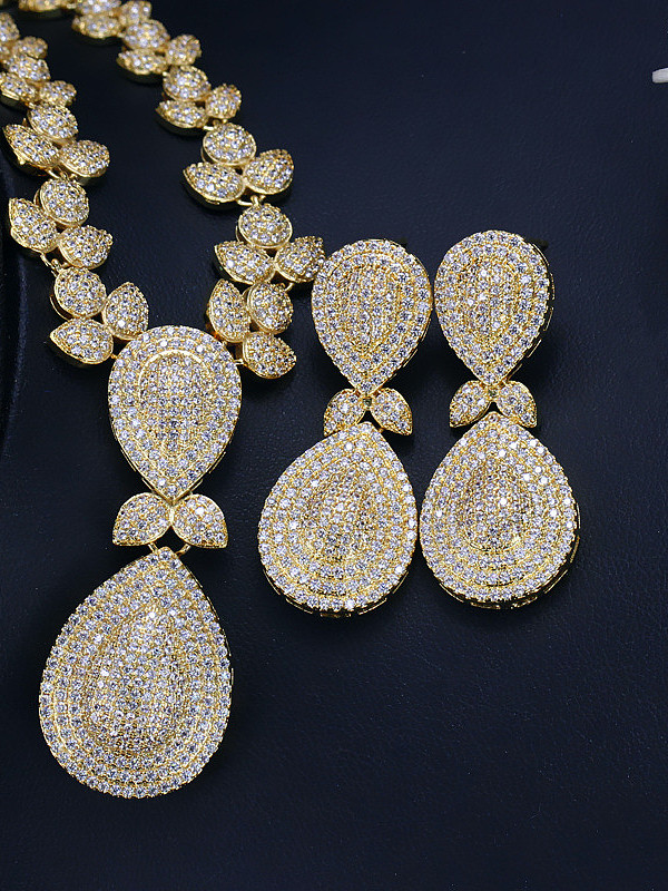 Ensemble de bijoux en plaqué or avec micro pavé de zircons deux pièces