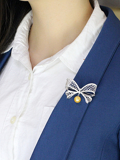 Korean Fashion Pearl Bow Brooch