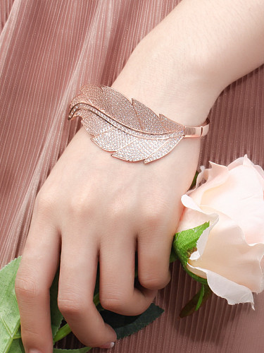 Cuivre WithCubic Zirconia Simplistic Atmosphere Feuille Bracelets