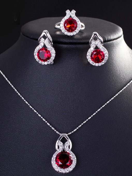 Conjunto de joias simples com três zircões luxuosos