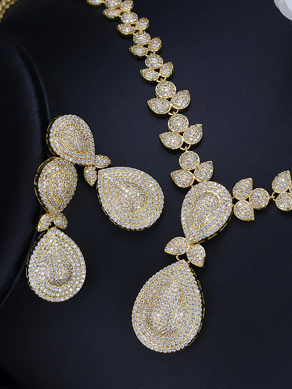 Ensemble de bijoux en plaqué or avec micro pavé de zircons deux pièces