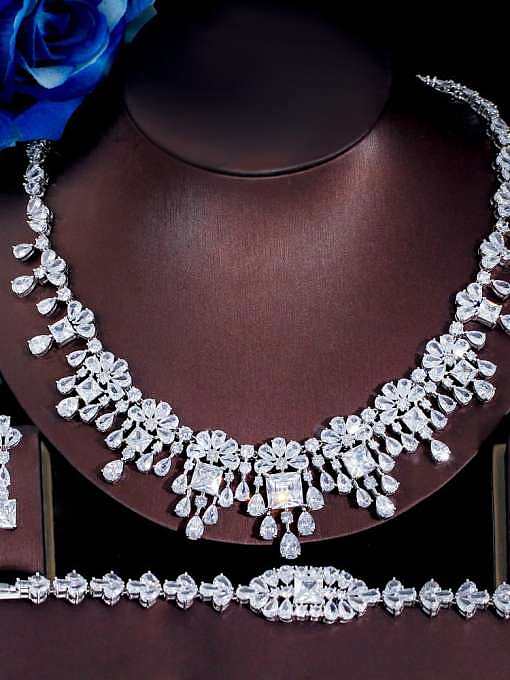 Conjunto de colar e pulseira de flor de luxo com zircônia cúbica de latão