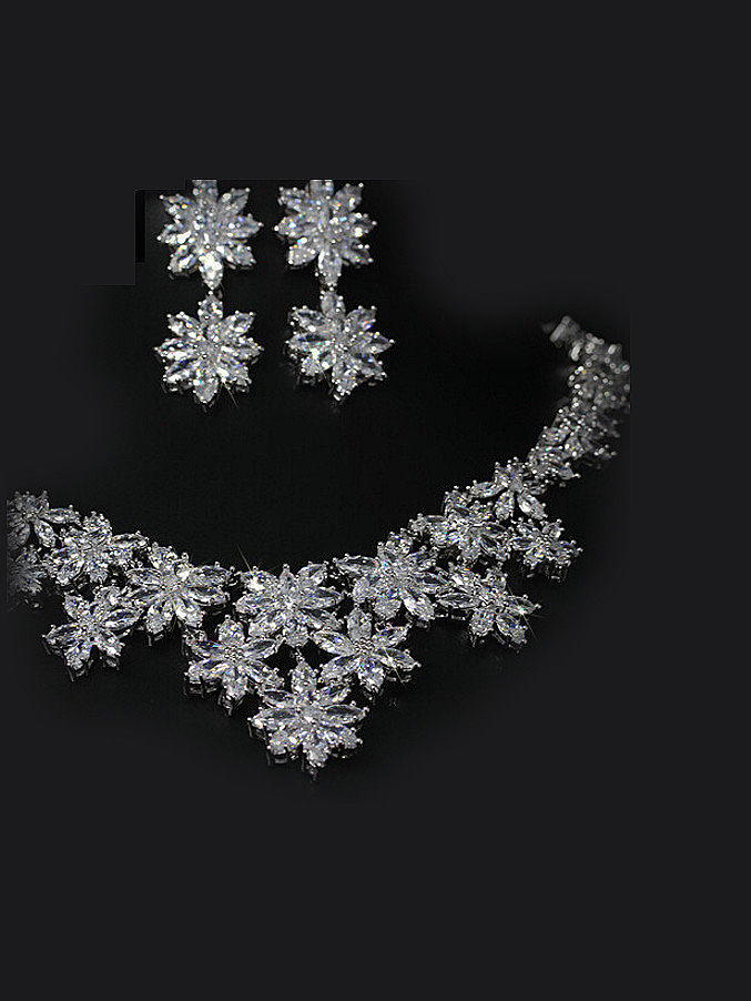 Conjunto de joyería de dos piezas con forma de flor exagerada