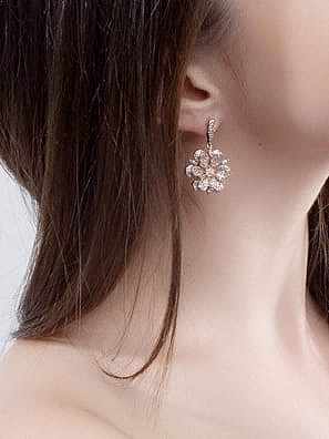 Ohrring und Halskette aus Messing mit zierlichen Blumen aus Zirkonia