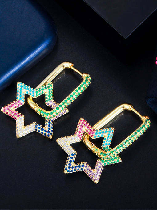 Boucles d'oreilles Huggie de luxe géométriques en laiton et zircon cubique