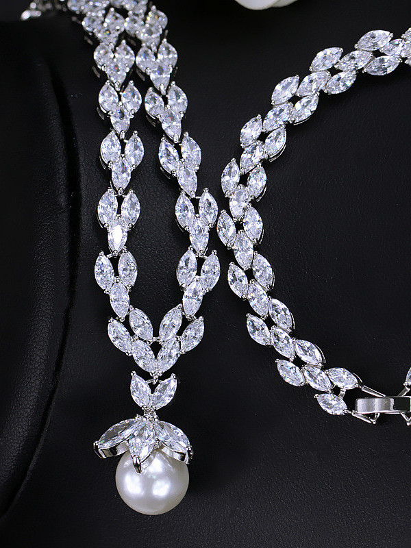 Ensemble de bijoux deux pièces en forme de feuilles avec perles de coquillage et zircons brillants
