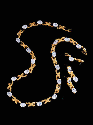 Conjunto de colar e brinco de cruz de luxo com zircônia cúbica de latão