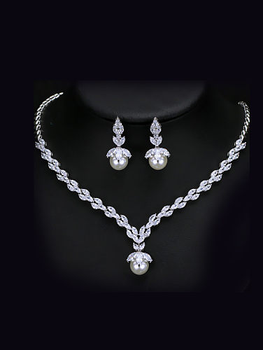 Ensemble de bijoux deux pièces en forme de feuilles avec perles de coquillage et zircons brillants
