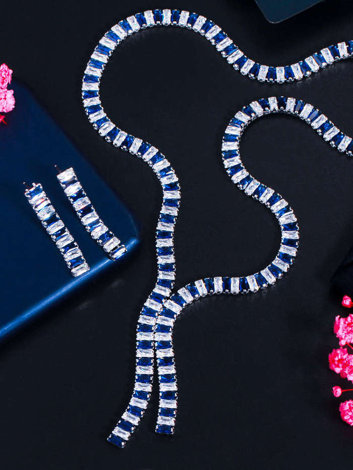Messing Cubic Zirkonia Luxuriöses Quasten-Ohrring- und Halsketten-Set