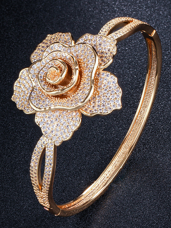Brazaletes de cobre con flor delicada de circonita cúbica