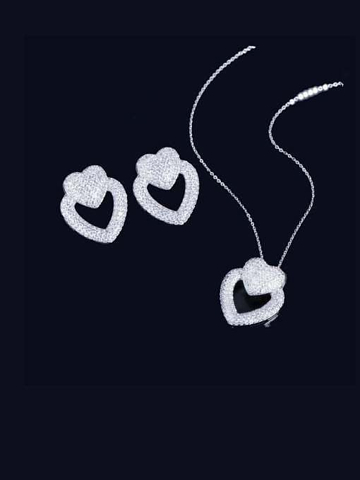 Ensemble de boucles d'oreilles et de collier en forme de cœur avec zircon cubique en laiton