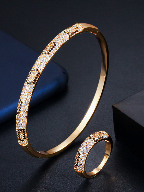 مجموعة مجوهرات من النحاس مع زركونيا مكعبة سوار دائري دقيق مكون من قطعتين