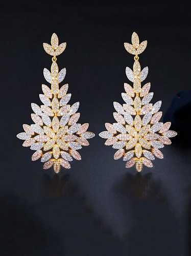 Arete de candelabro de lujo con flor de circonita cúbica de latón