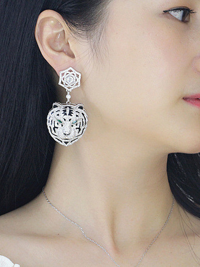 Exquisite Tiger Head Shaped drop earring